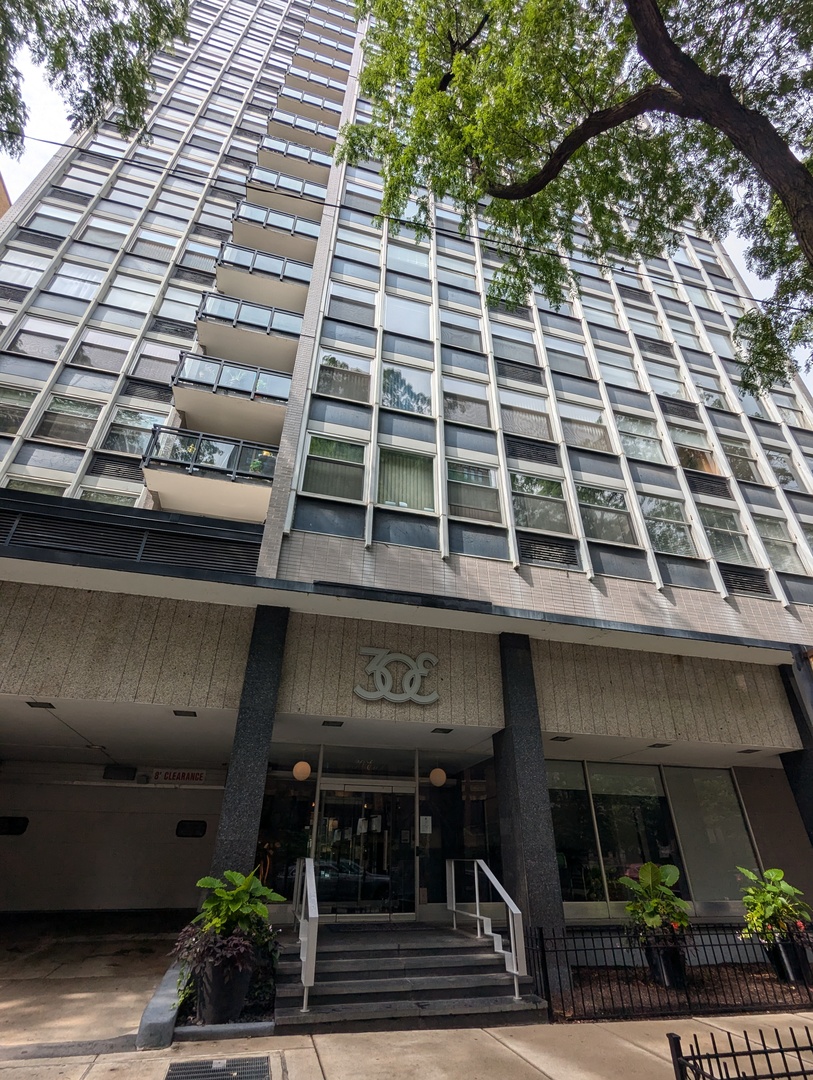 30 E Elm Street Unit: 4E