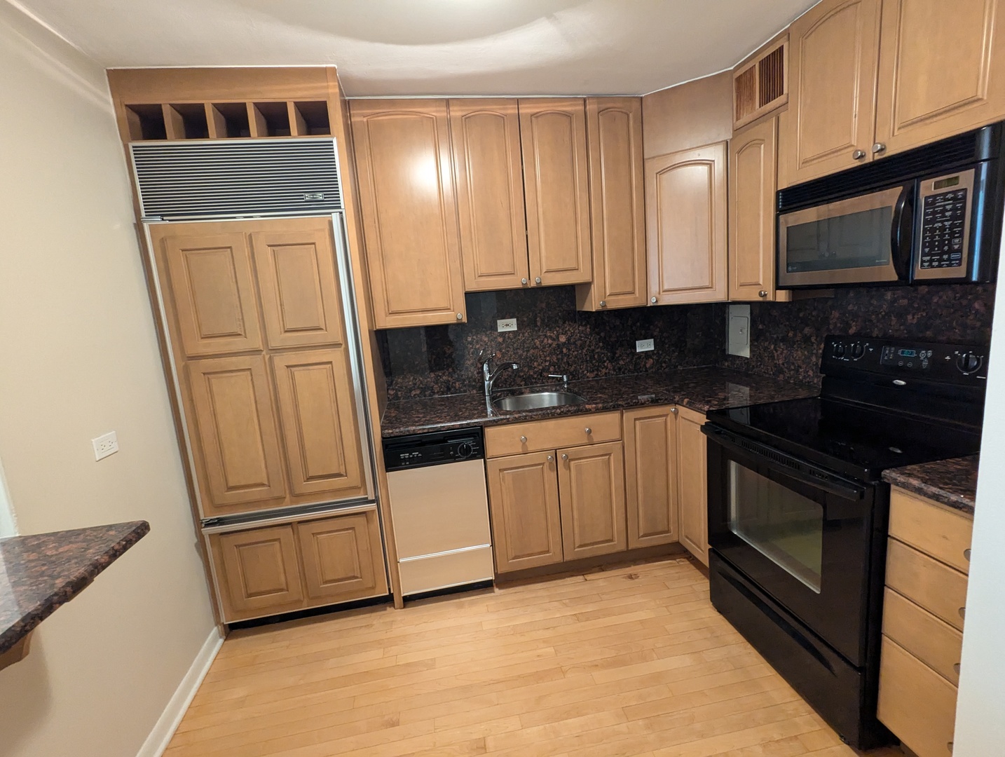 30 E Elm Street Unit: 4E