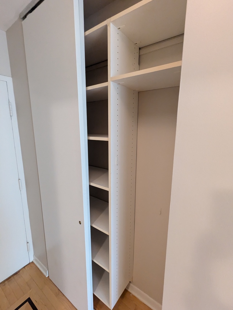 30 E Elm Street Unit: 4E