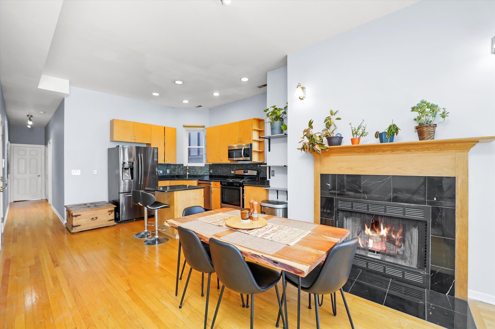 2744 W Haddon Avenue Unit: 2