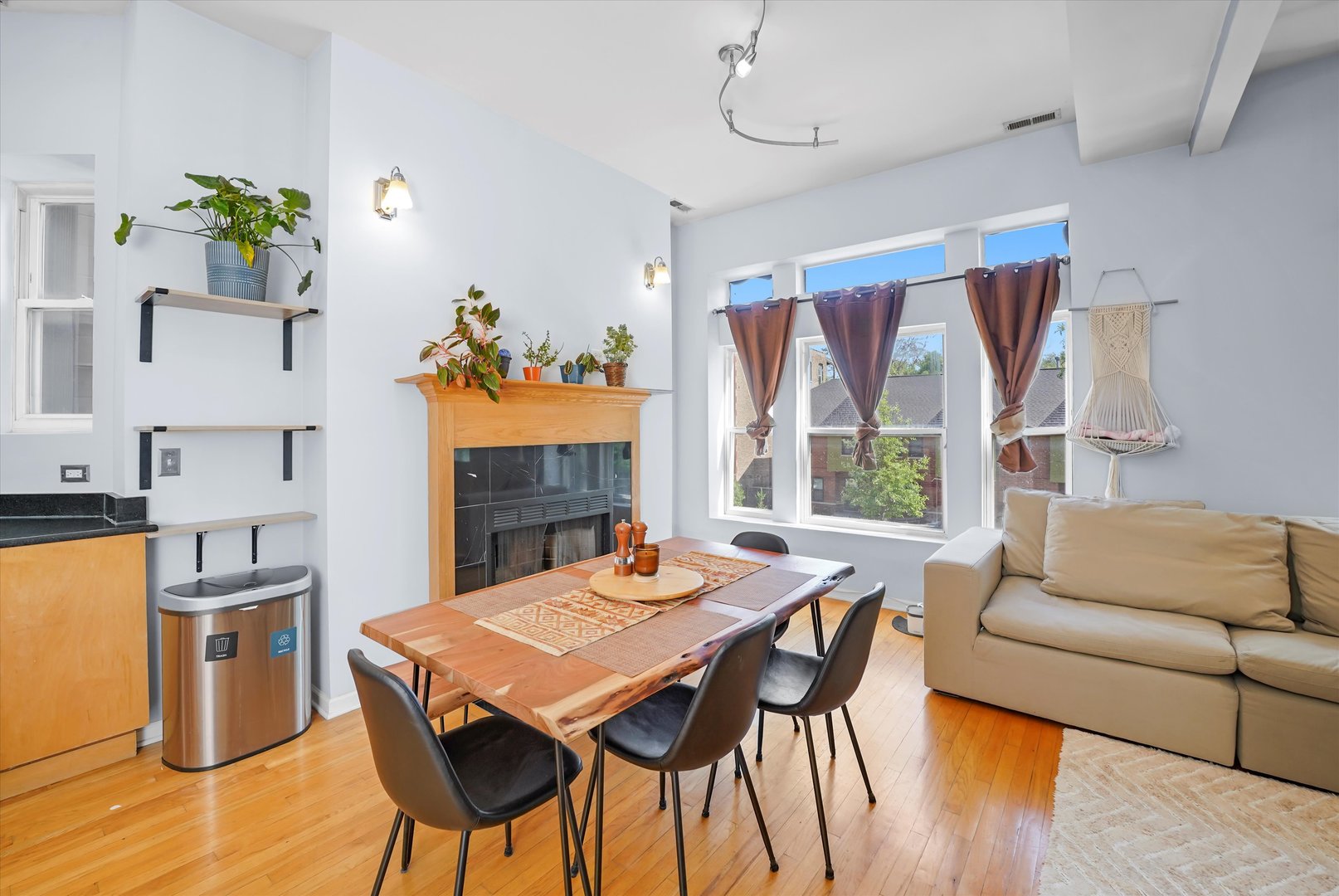 2744 W Haddon Avenue Unit: 2