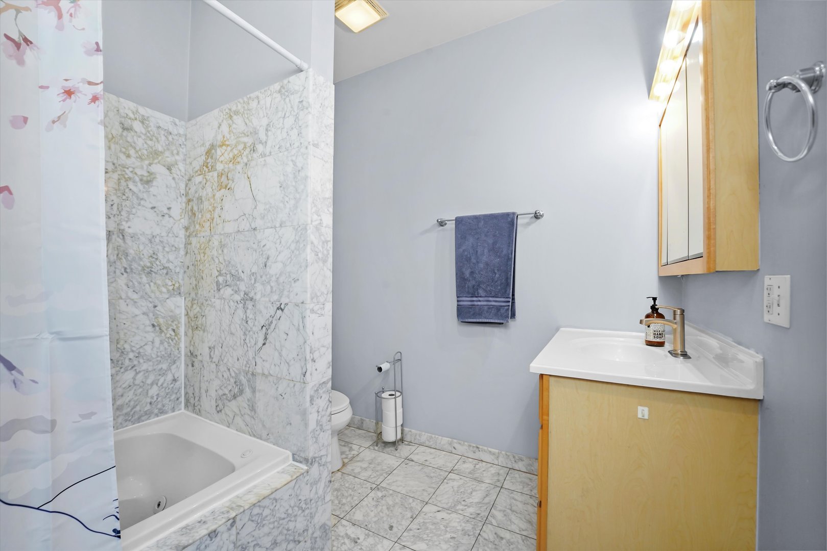 2744 W Haddon Avenue Unit: 2