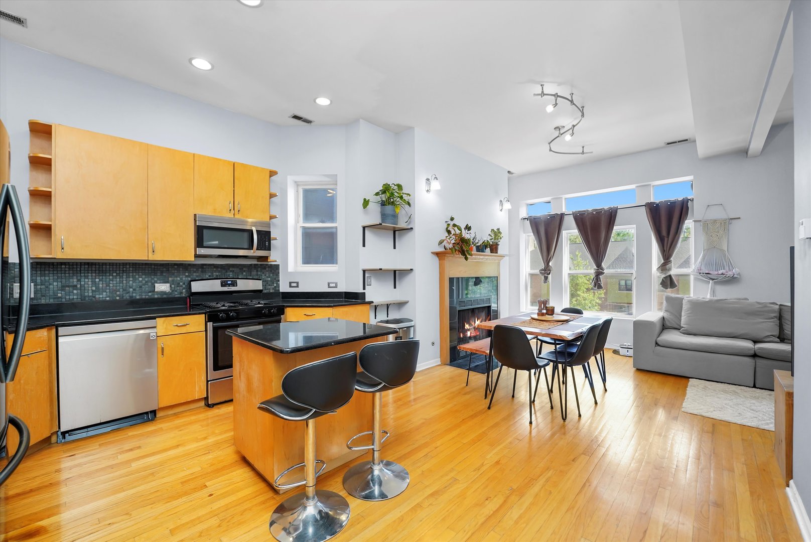 2744 W Haddon Avenue Unit: 2