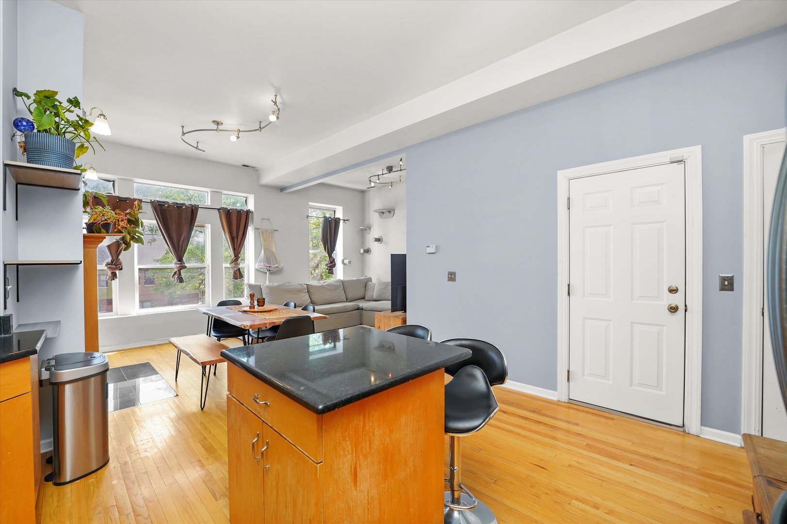 2744 W Haddon Avenue Unit: 2