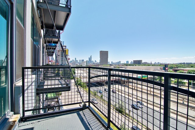 1224 W Van Buren Street Unit: 506