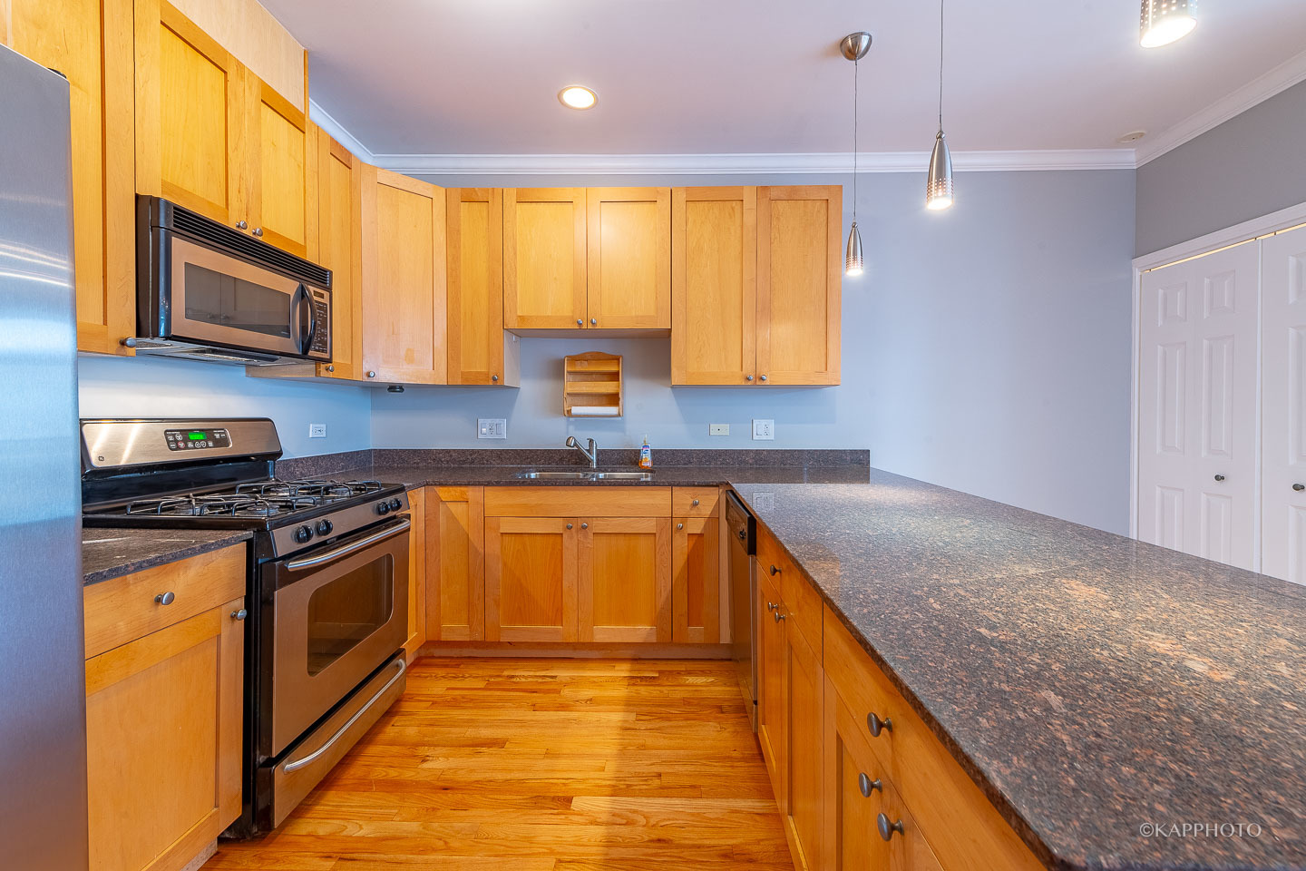 633 E Bowen Avenue Unit: 2E