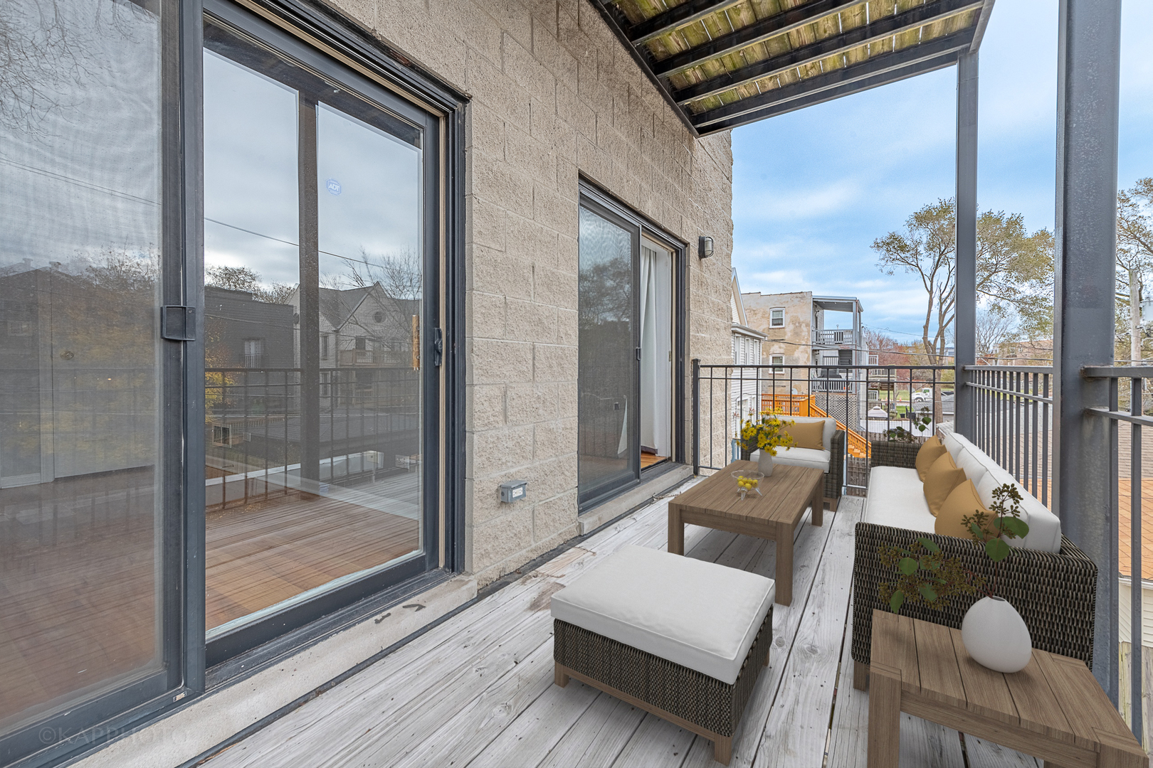 633 E Bowen Avenue Unit: 2E