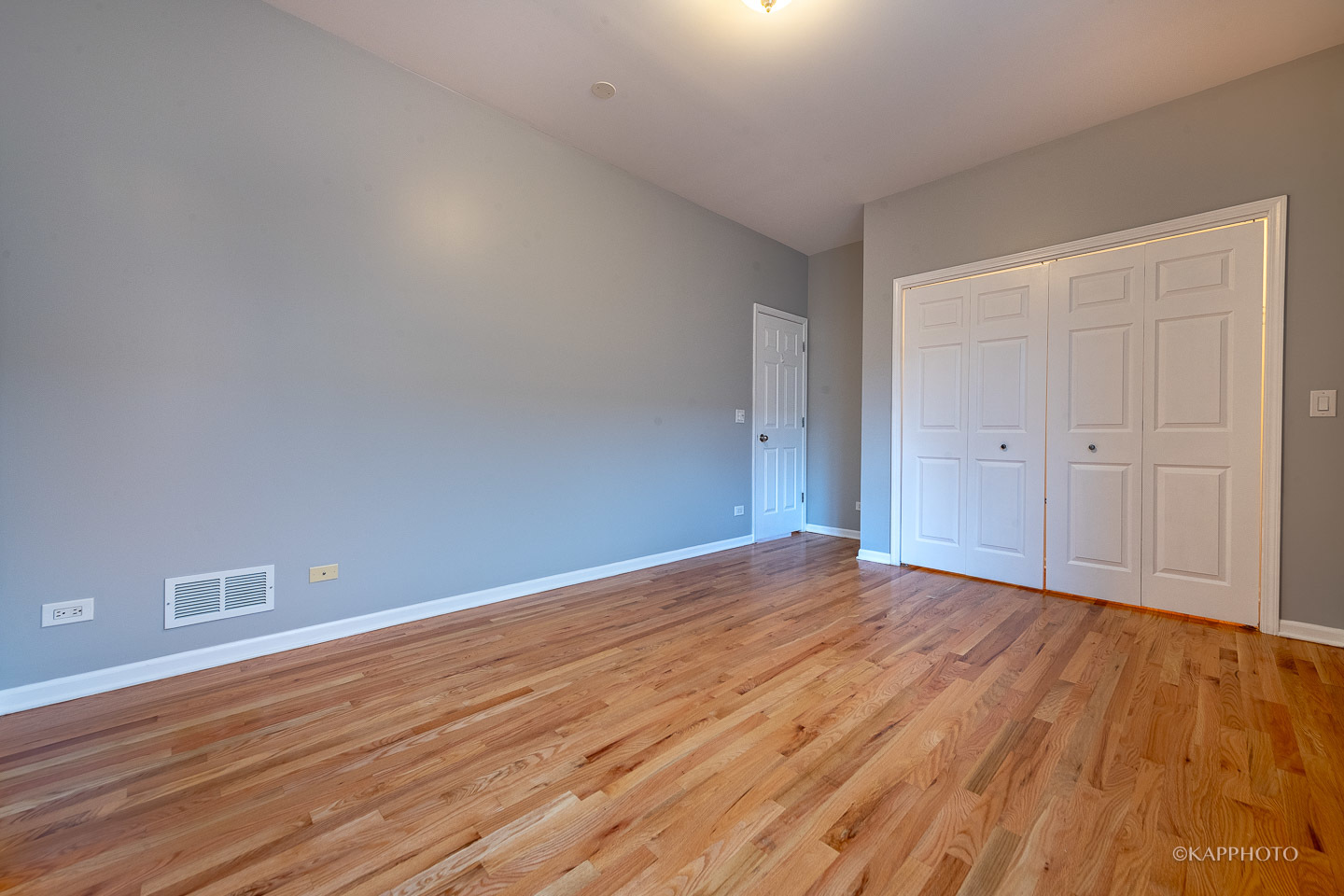 633 E Bowen Avenue Unit: 2E