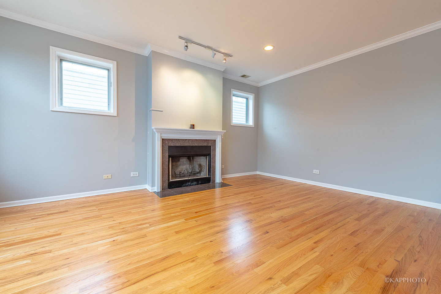 633 E Bowen Avenue Unit: 2E