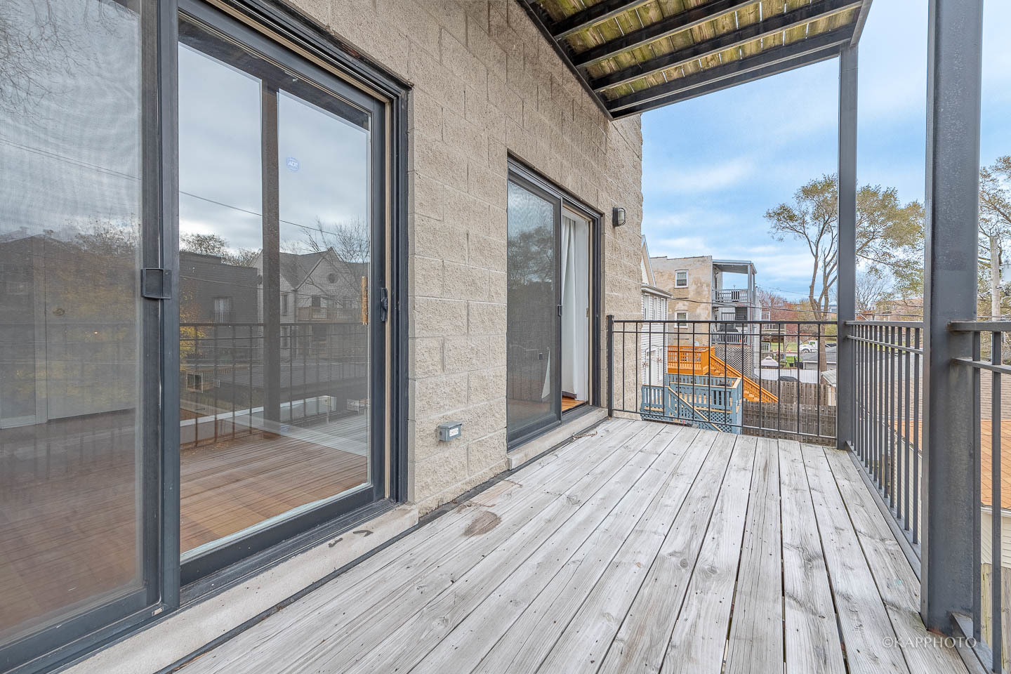 633 E Bowen Avenue Unit: 2E