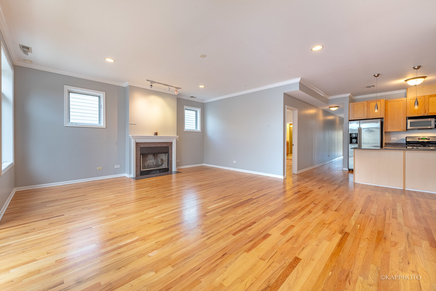 633 E Bowen Avenue Unit: 2E