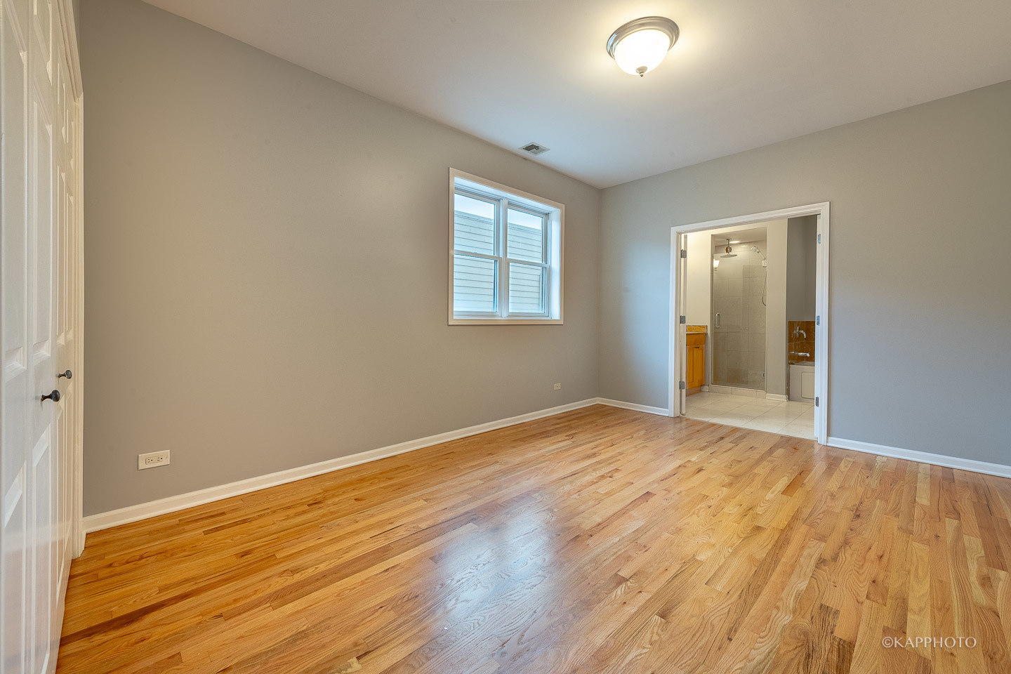 633 E Bowen Avenue Unit: 2E