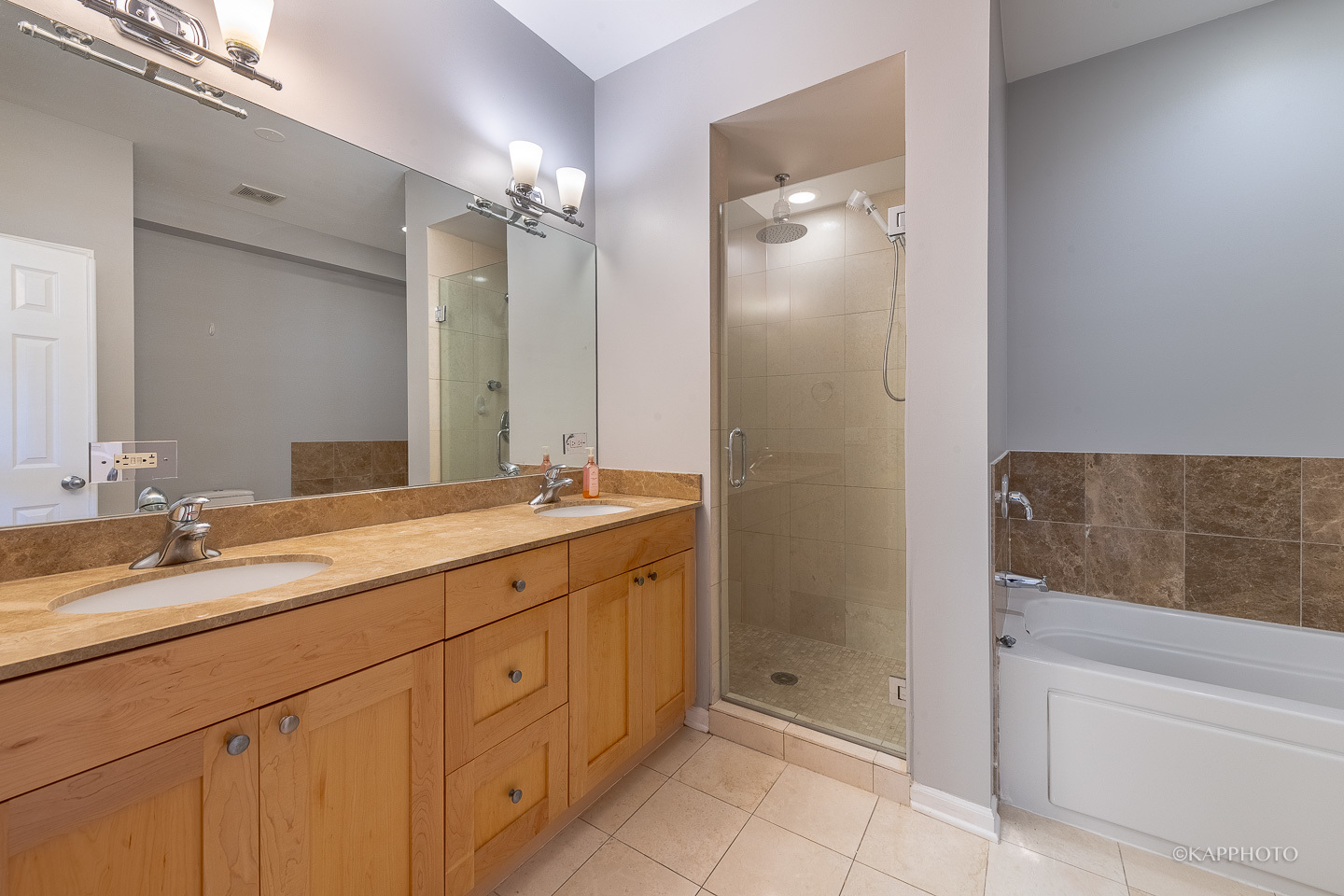 633 E Bowen Avenue Unit: 2E