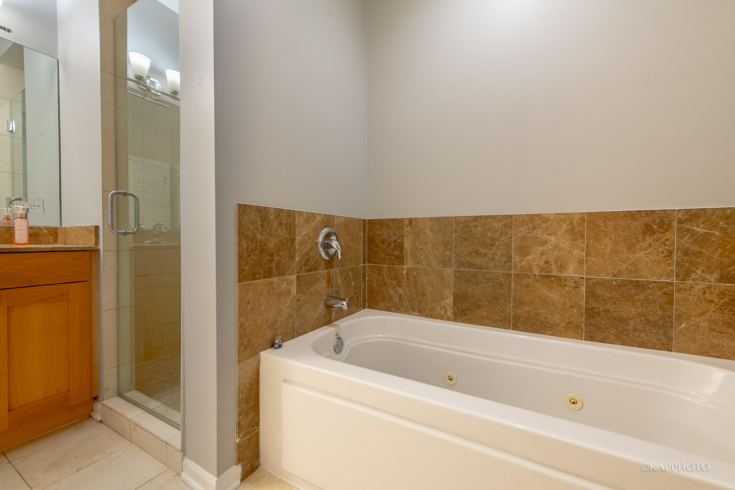 633 E Bowen Avenue Unit: 2E