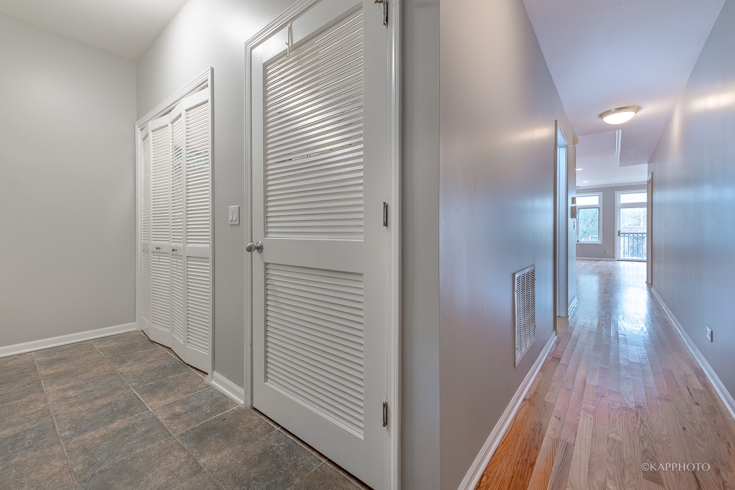 633 E Bowen Avenue Unit: 2E