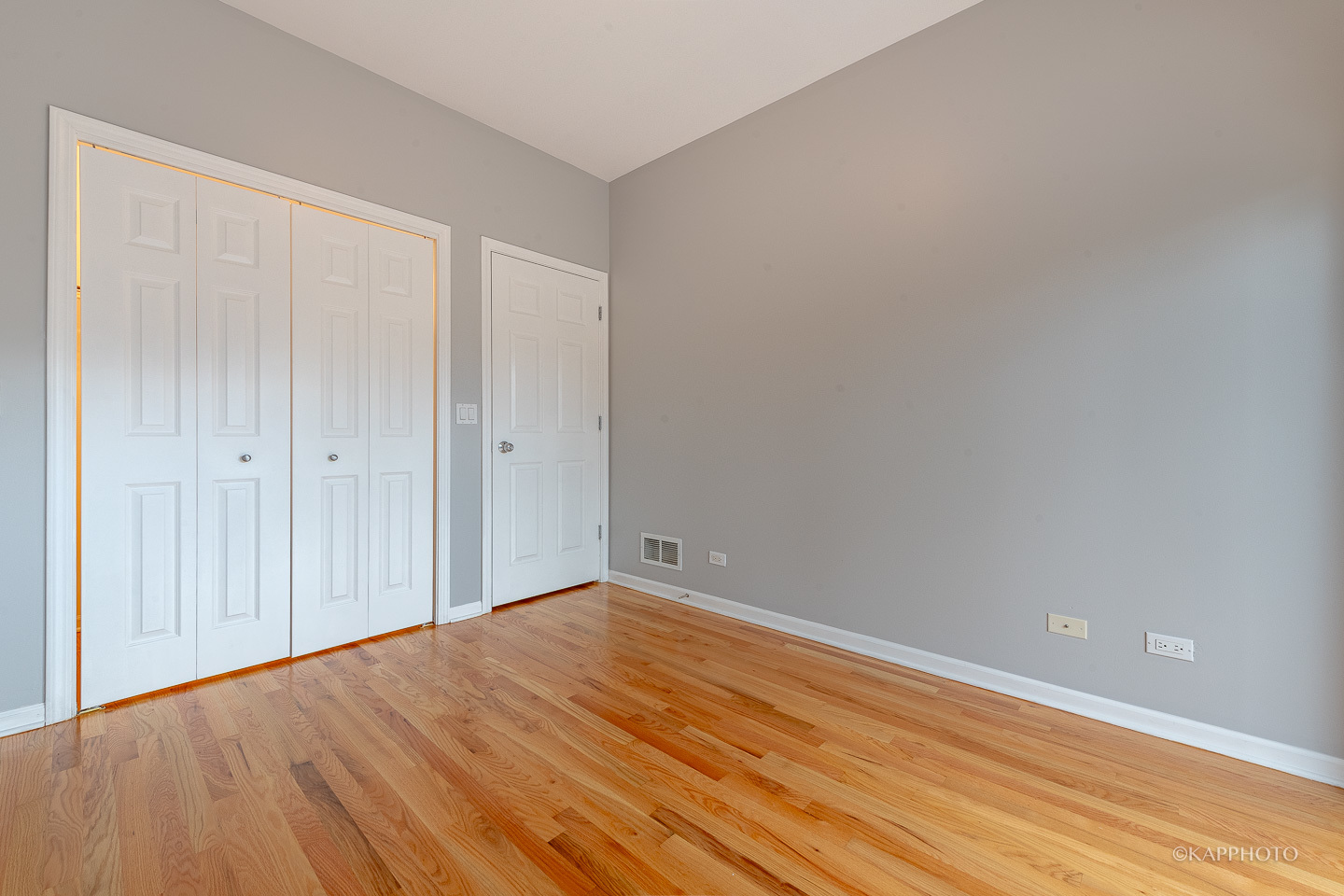 633 E Bowen Avenue Unit: 2E