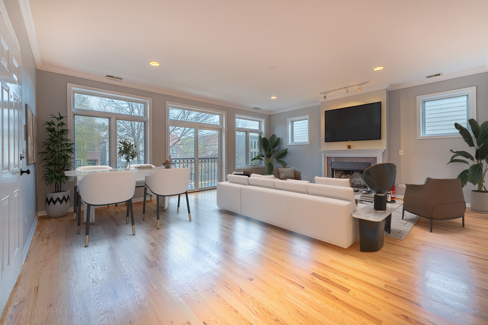 633 E Bowen Avenue Unit: 2E