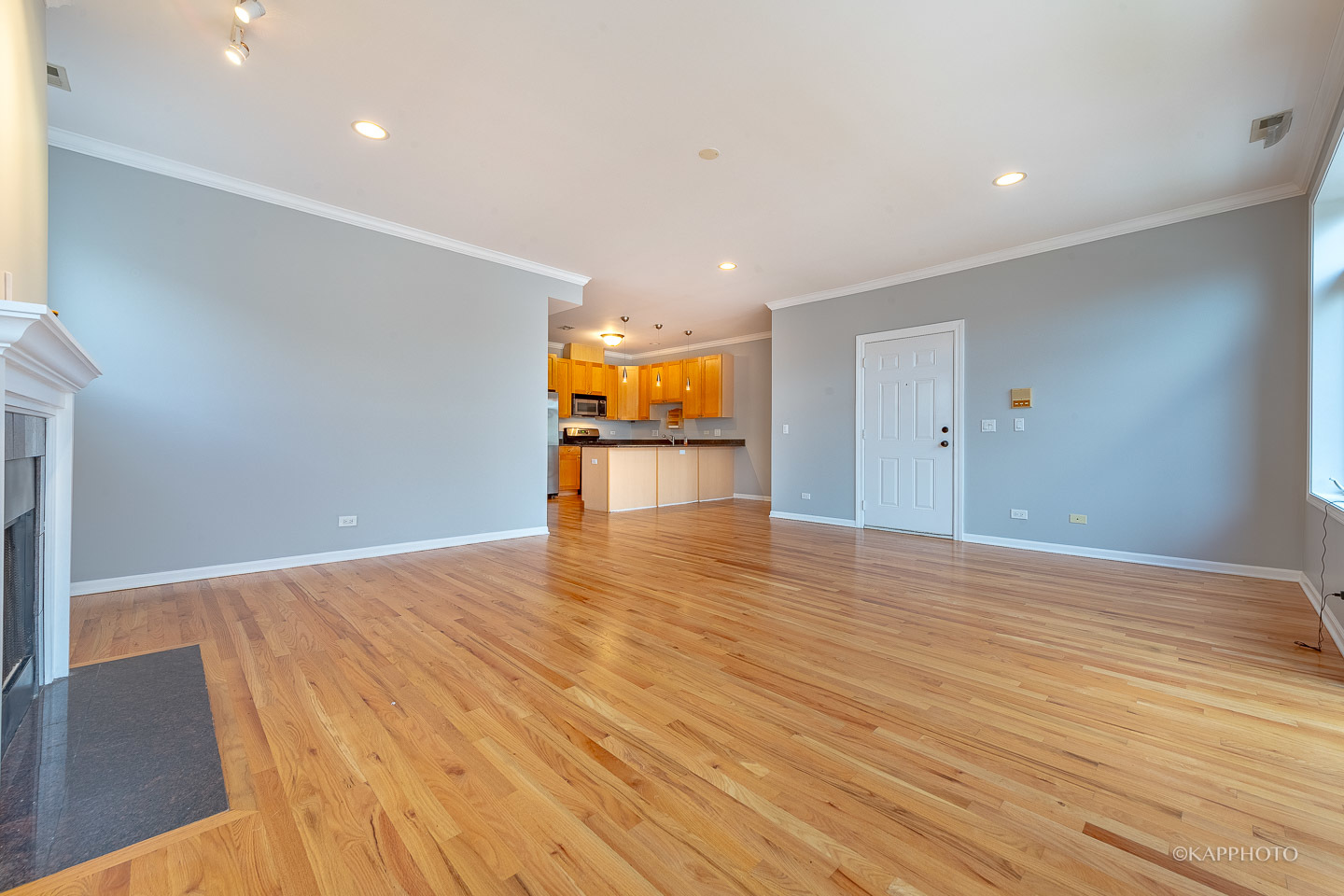 633 E Bowen Avenue Unit: 2E