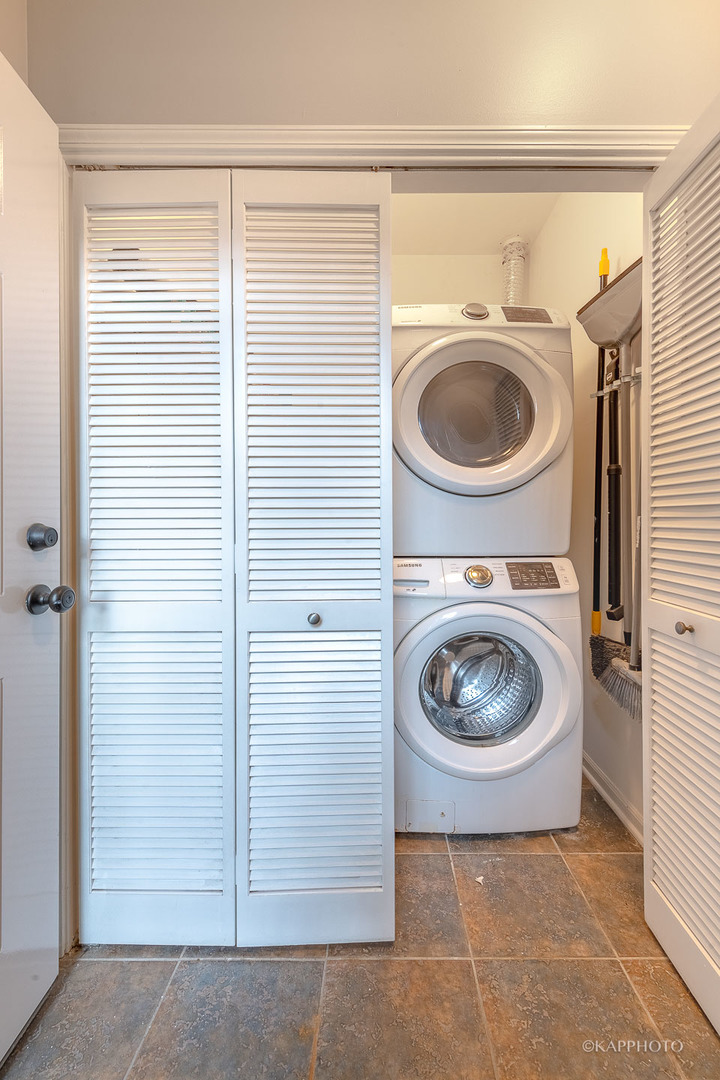 633 E Bowen Avenue Unit: 2E