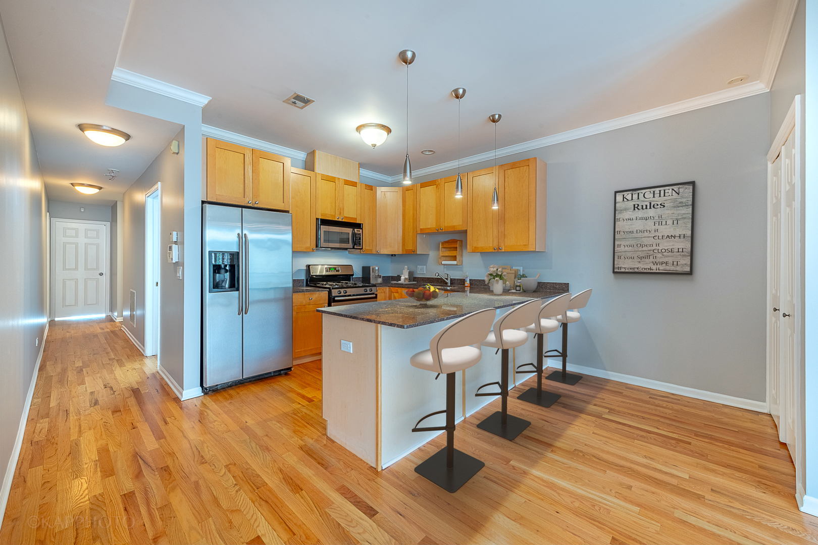 633 E Bowen Avenue Unit: 2E