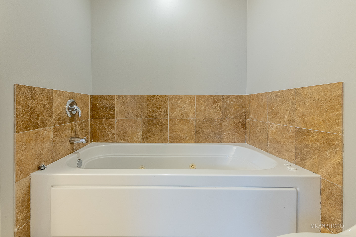 633 E Bowen Avenue Unit: 2E