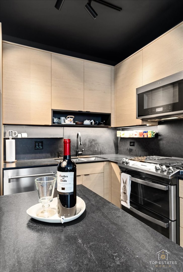 1250 S Michigan Avenue Unit: 1607