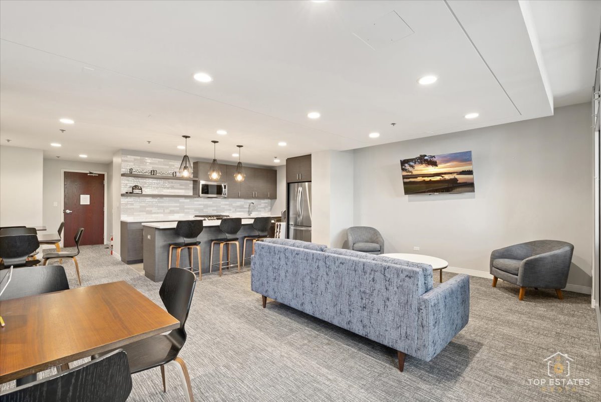 1250 S Michigan Avenue Unit: 1607