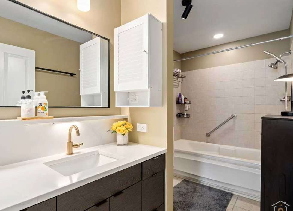 1250 S Michigan Avenue Unit: 1607