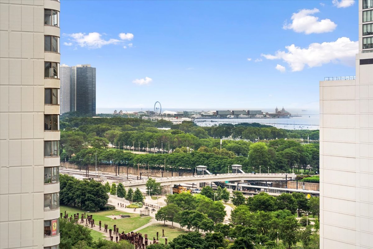 1250 S Michigan Avenue Unit: 1607