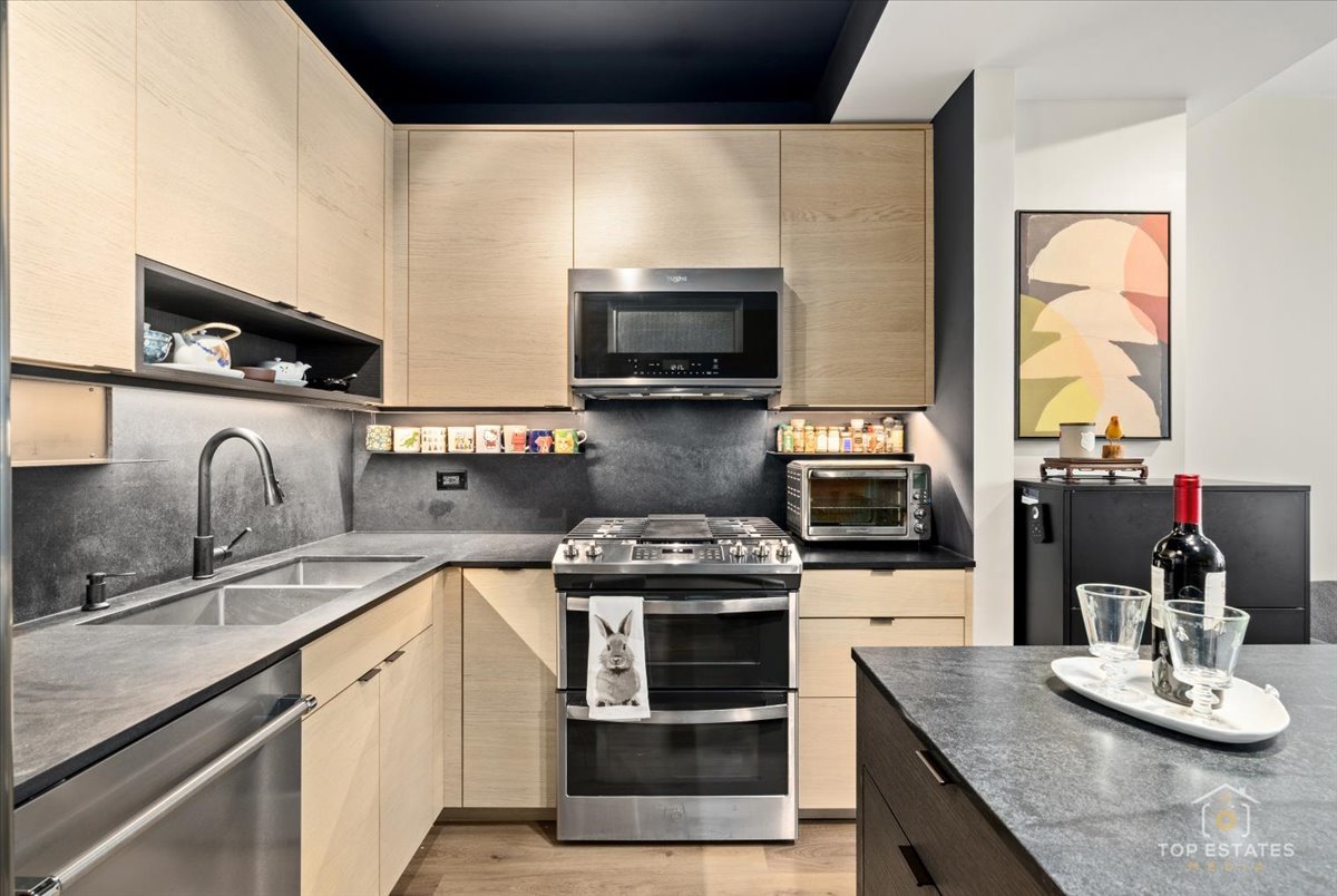 1250 S Michigan Avenue Unit: 1607