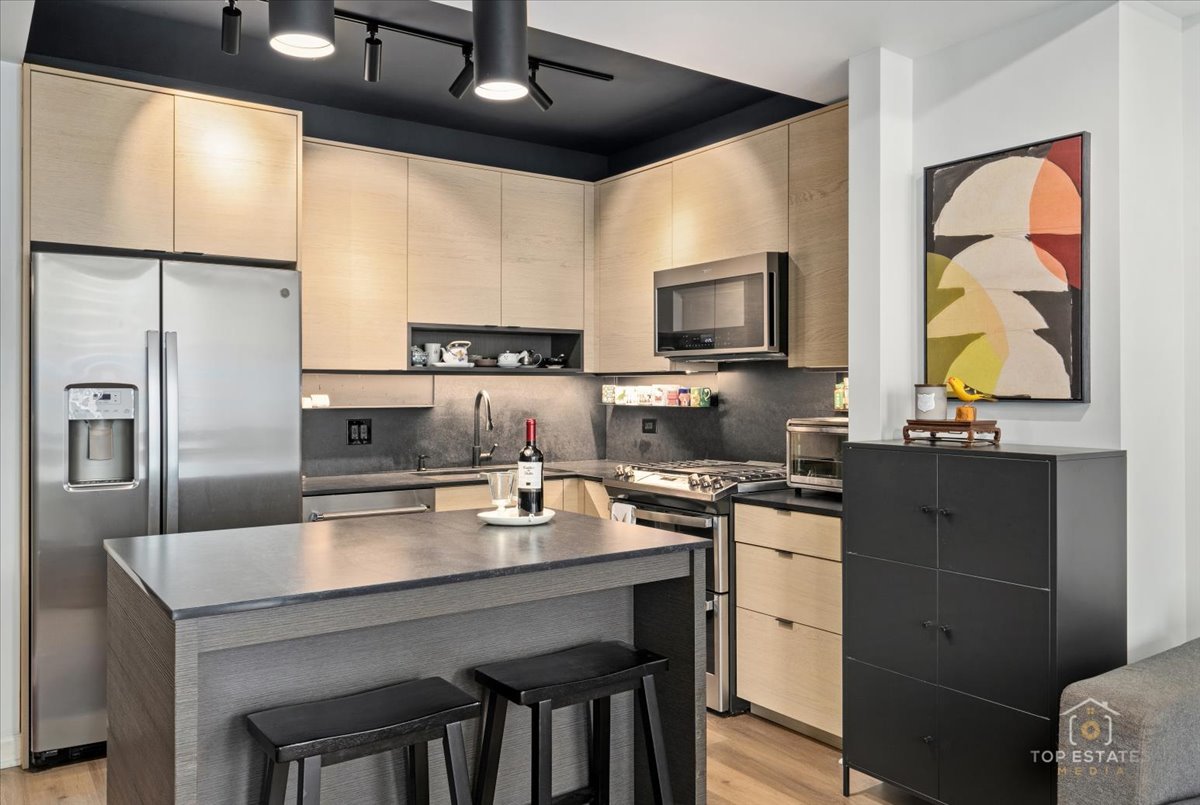 1250 S Michigan Avenue Unit: 1607