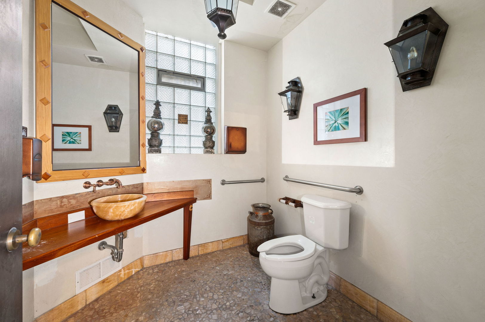 3115 N Lincoln Avenue