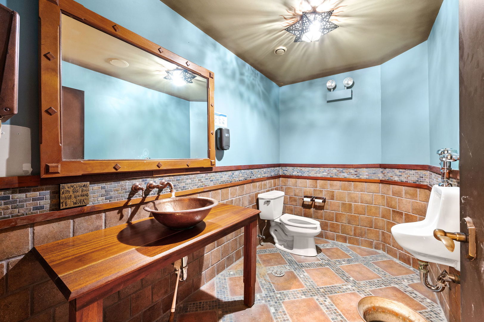 3115 N Lincoln Avenue