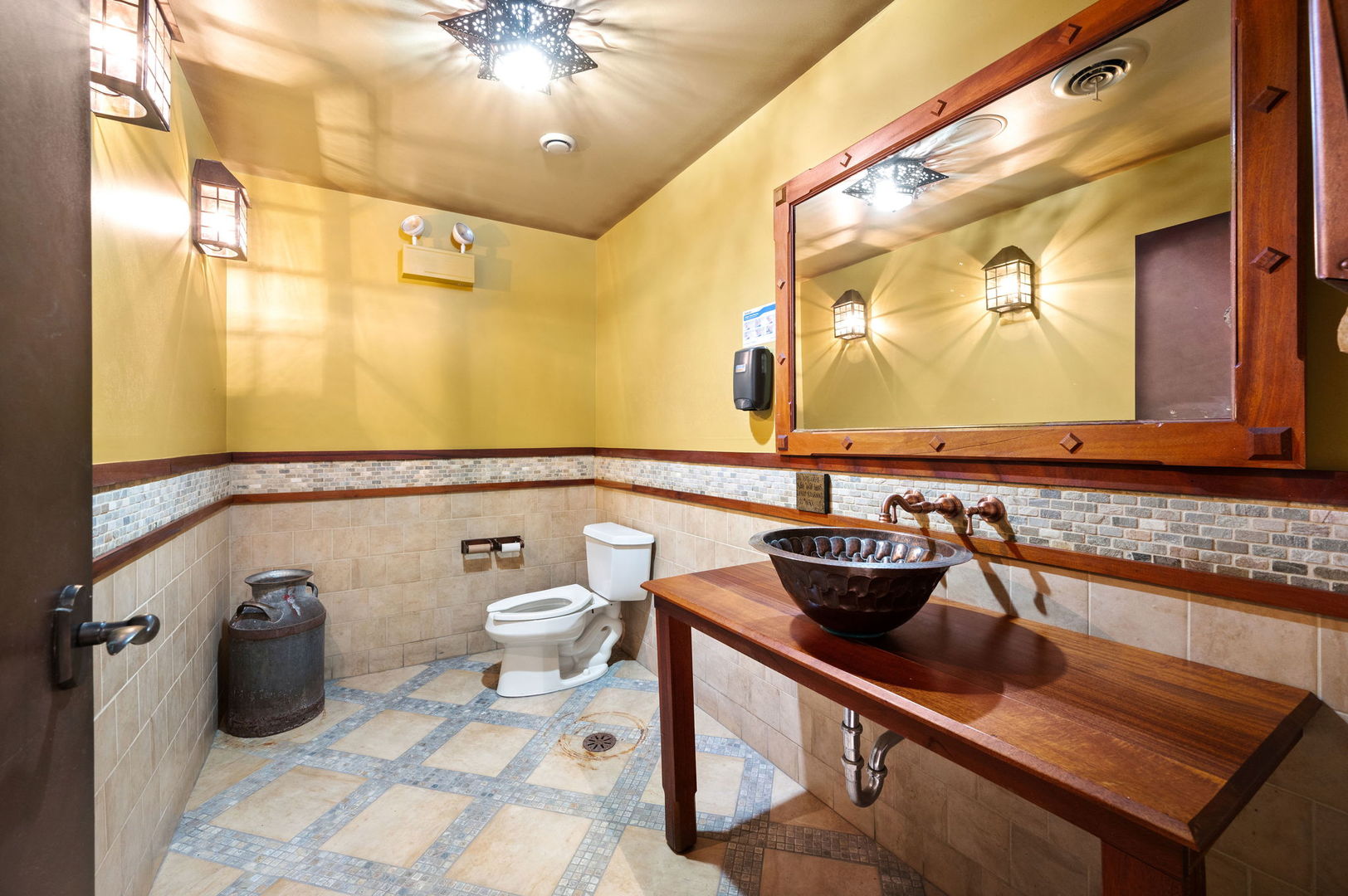 3115 N Lincoln Avenue