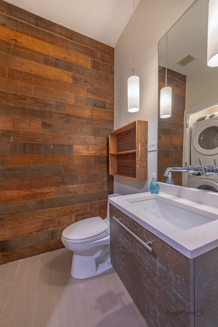 1346 W Augusta Boulevard Unit: 2