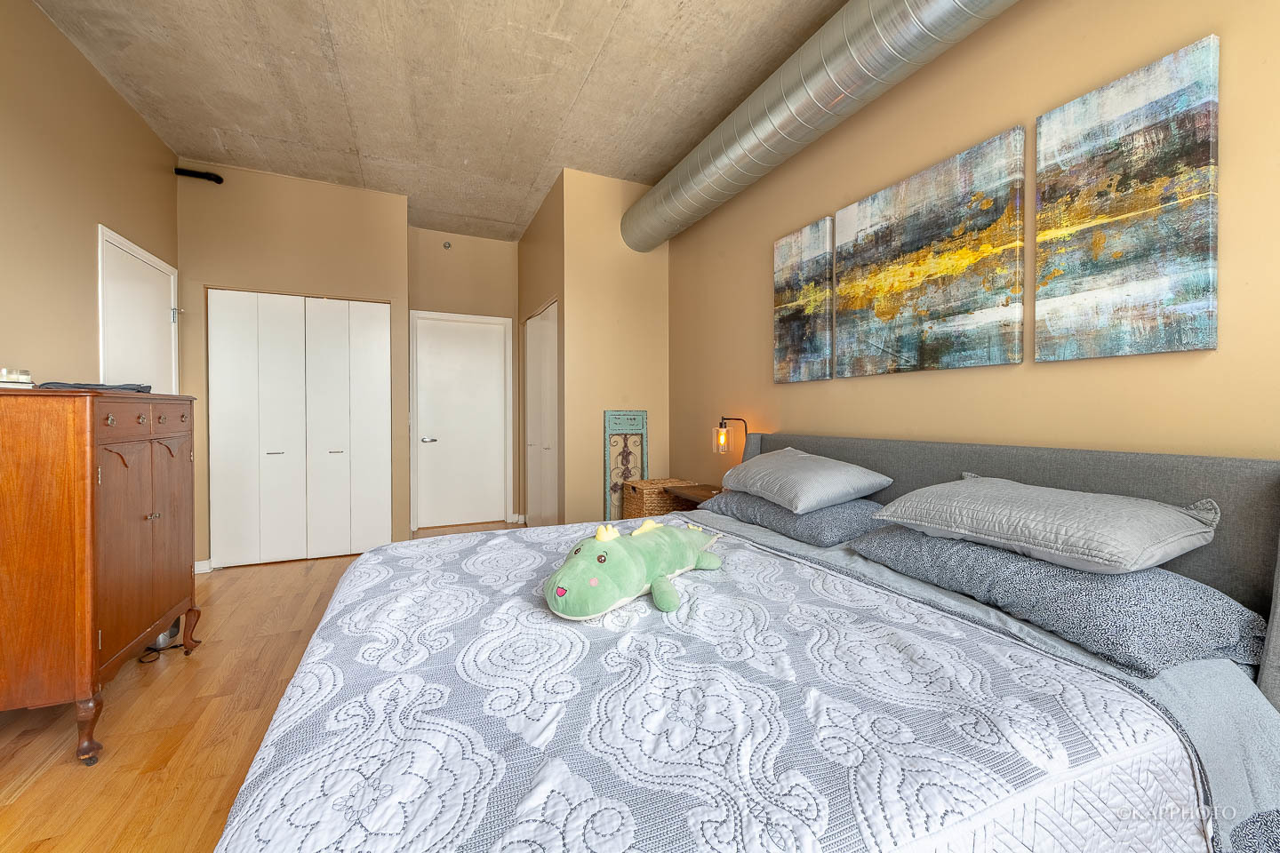 125 E 13TH Street Unit: 1113