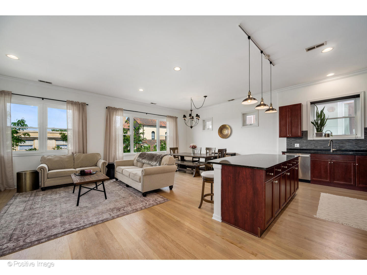 1025 W Buena Avenue Unit: 4E