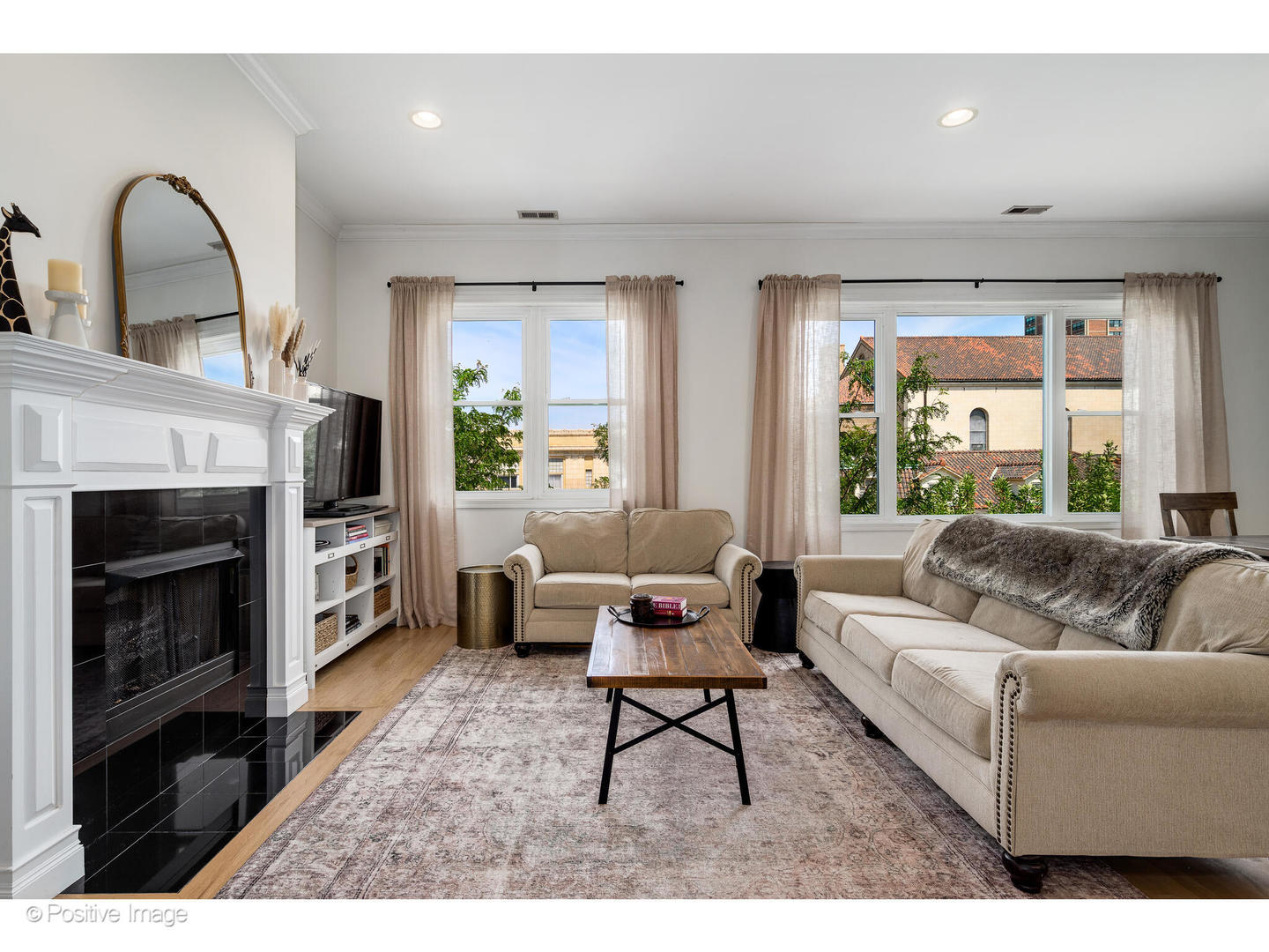 1025 W Buena Avenue Unit: 4E