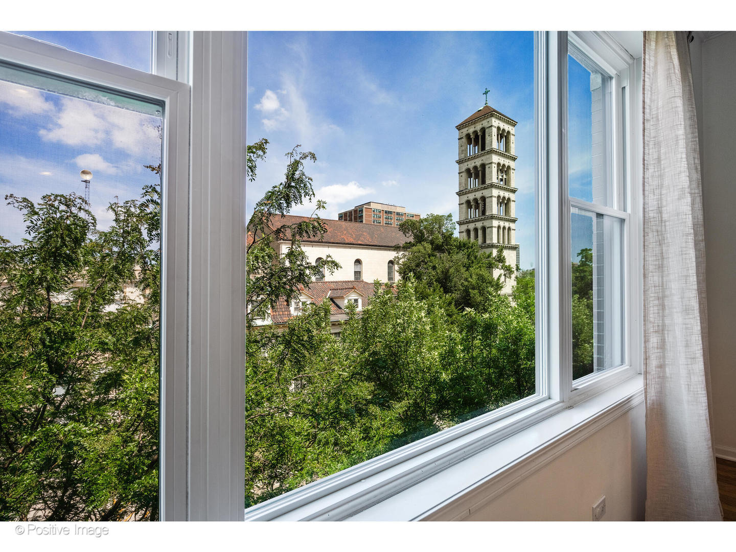 1025 W Buena Avenue Unit: 4E