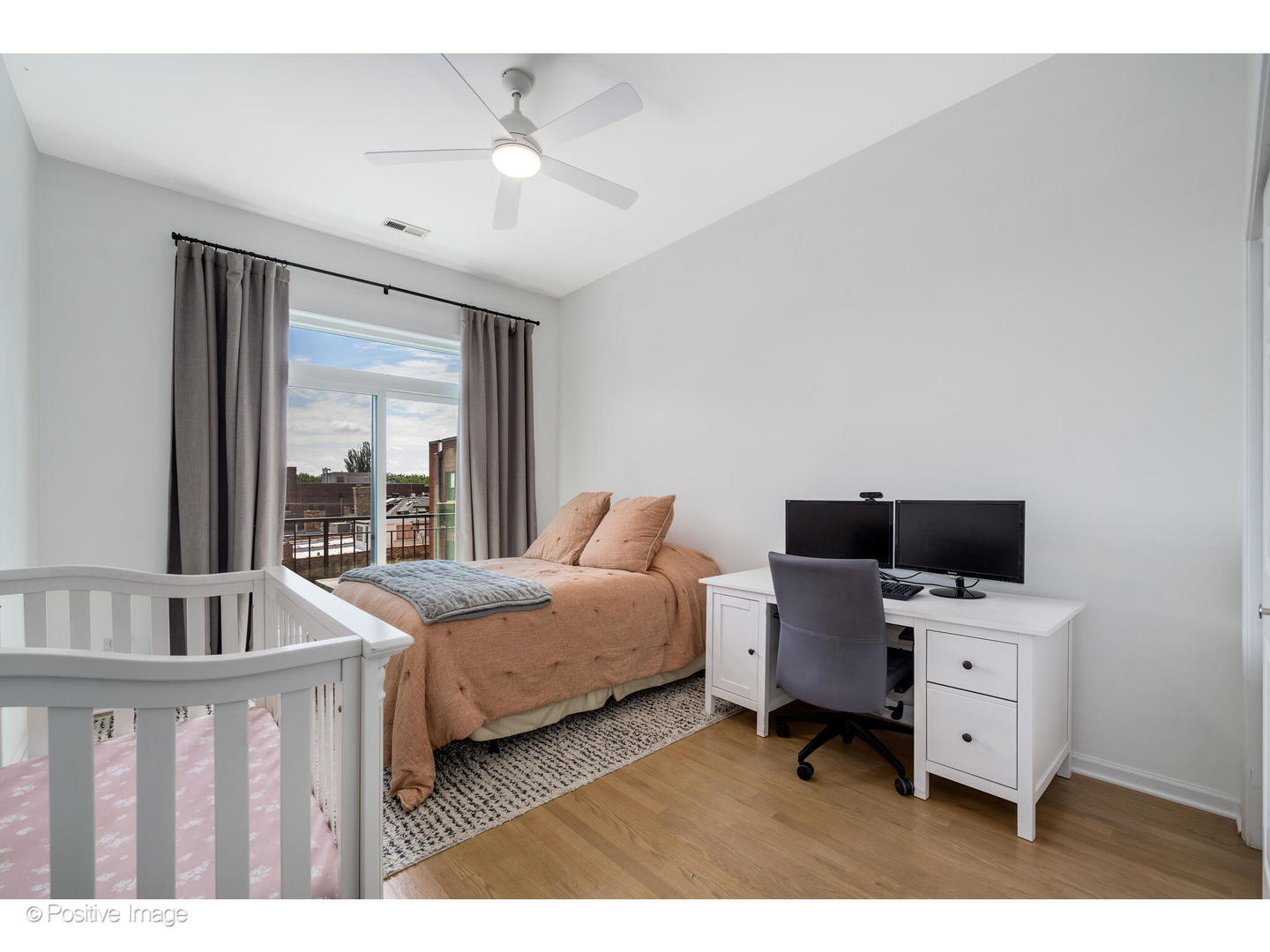 1025 W Buena Avenue Unit: 4E