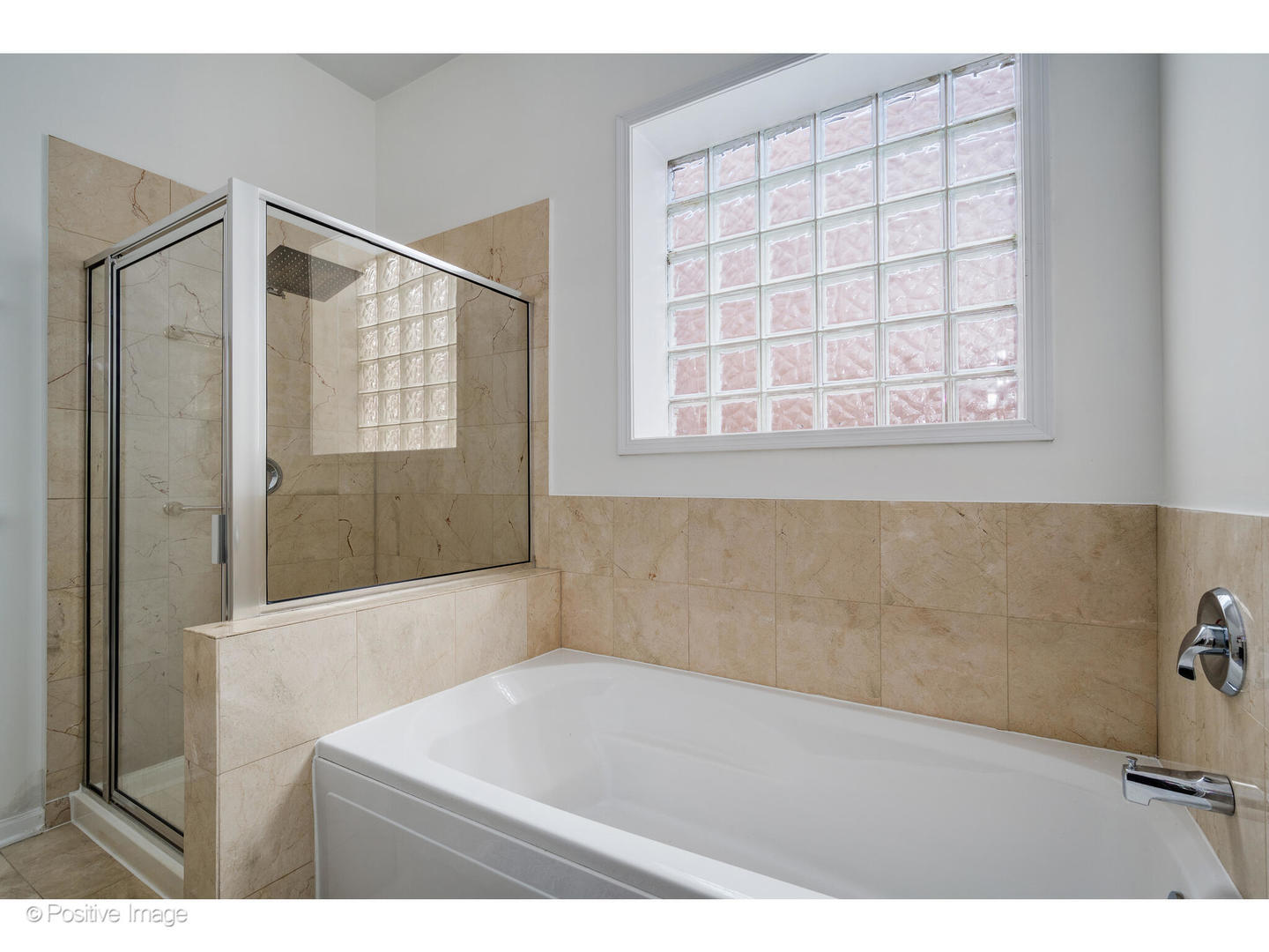 1025 W Buena Avenue Unit: 4E