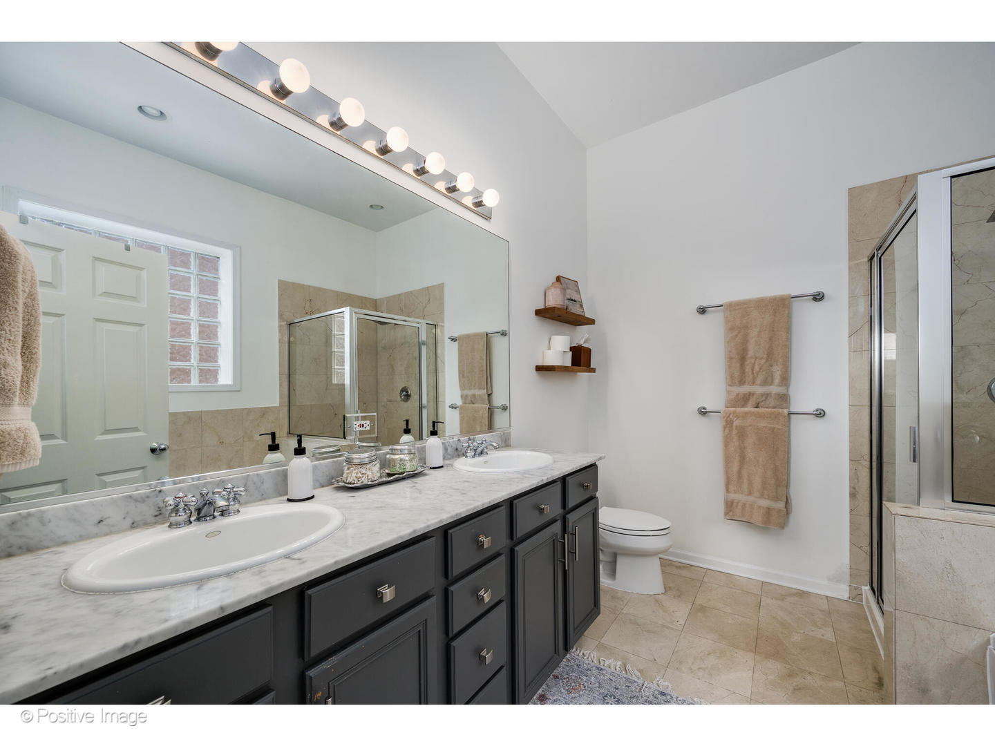 1025 W Buena Avenue Unit: 4E