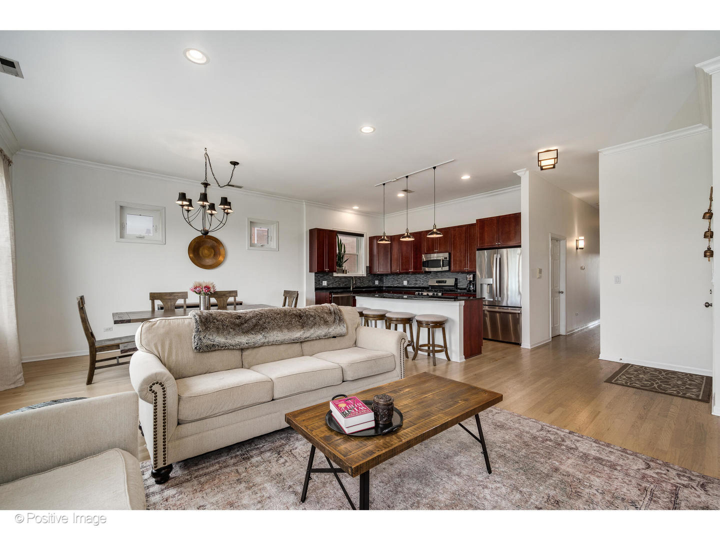 1025 W Buena Avenue Unit: 4E