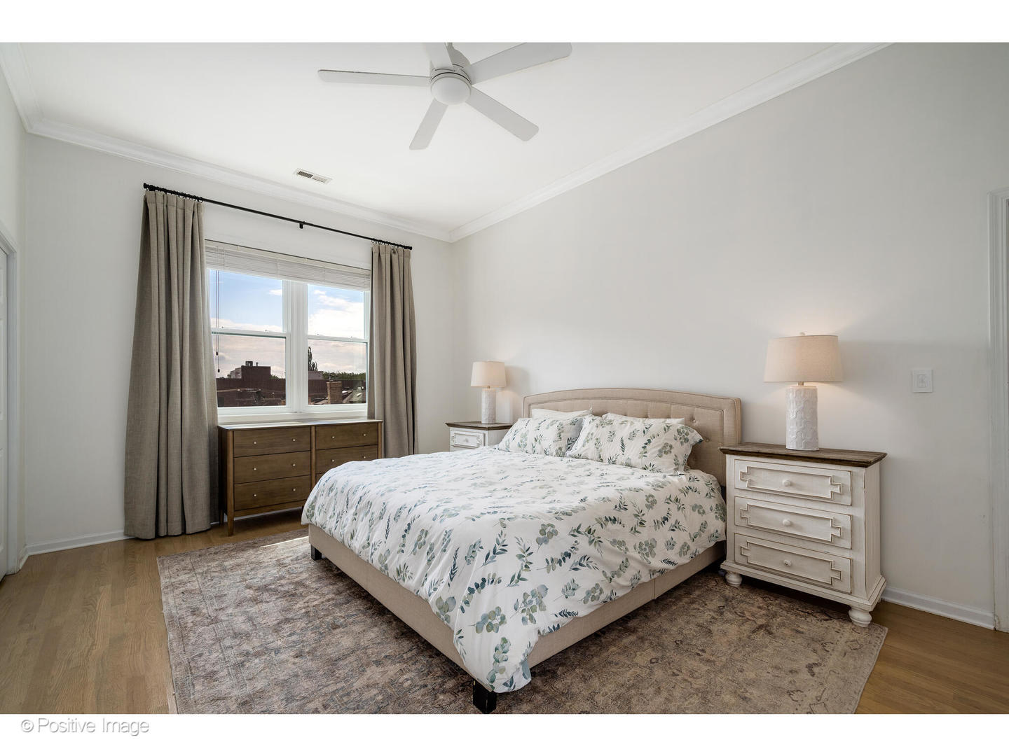 1025 W Buena Avenue Unit: 4E