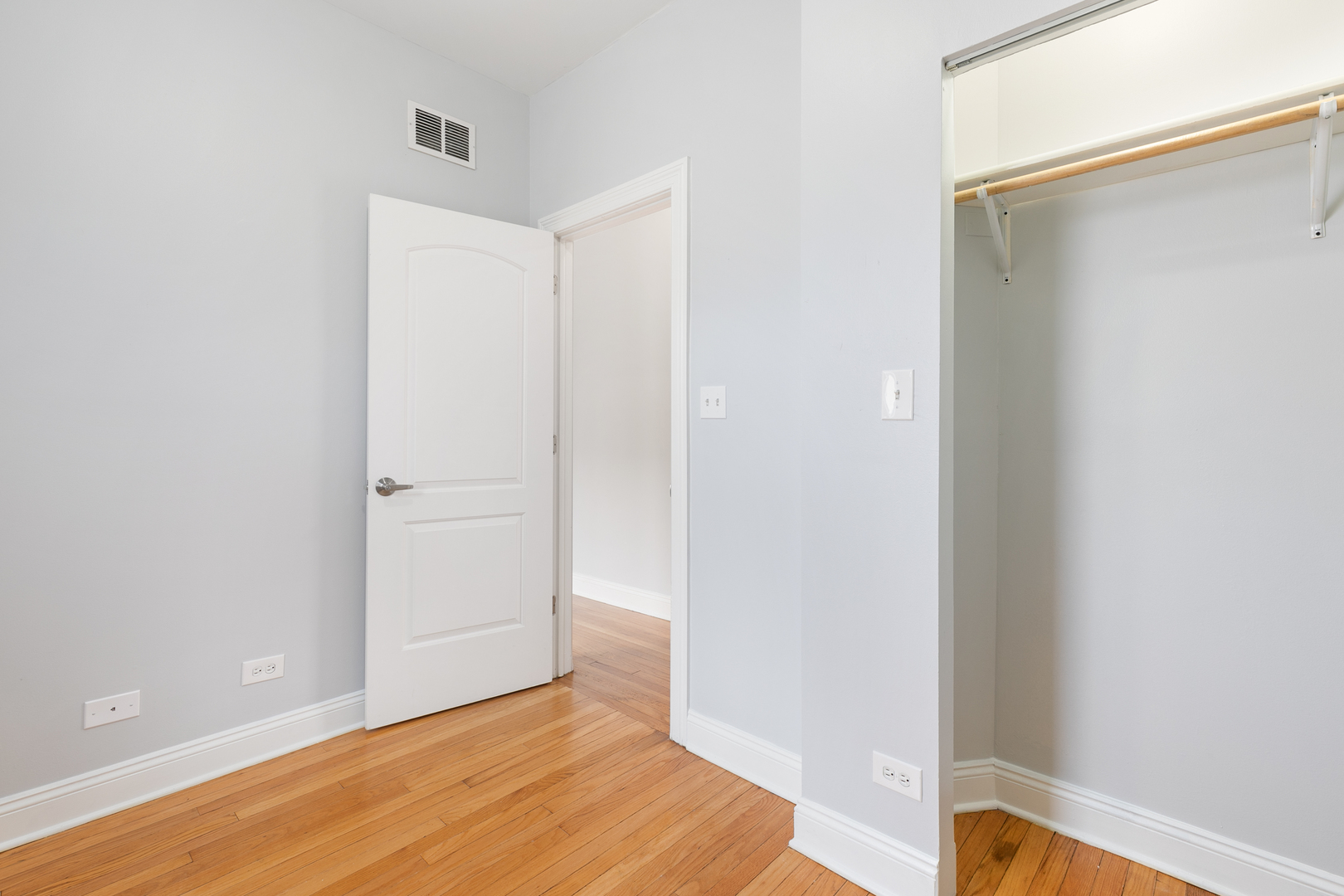 2009 W Jarvis Avenue Unit: 2