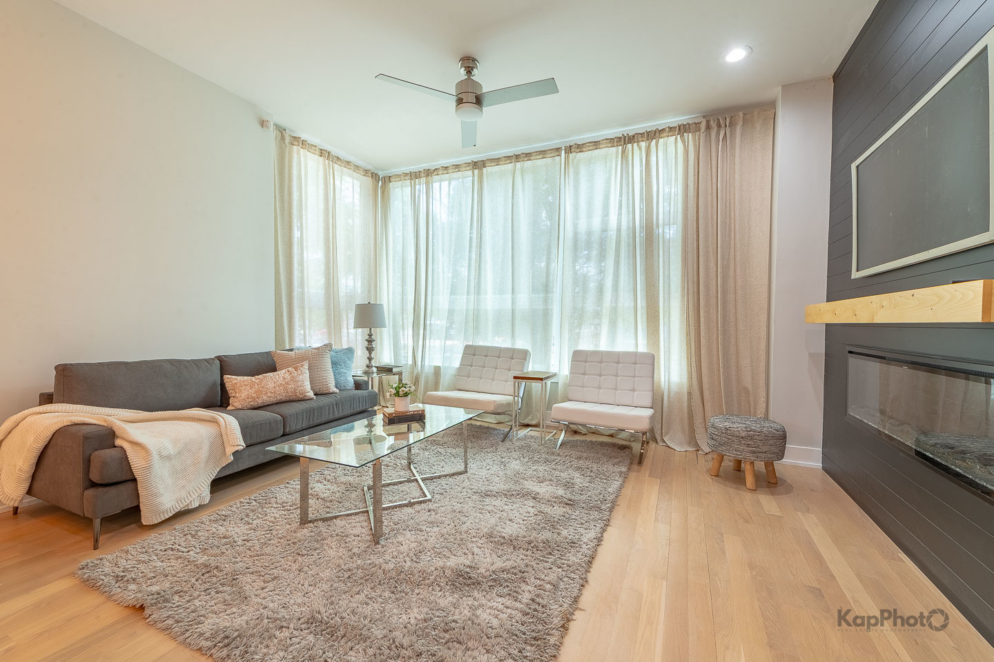 2414 W Grenshaw Street Unit: 1E