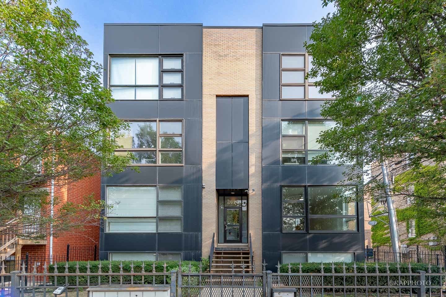 2414 W Grenshaw Street Unit: 1E