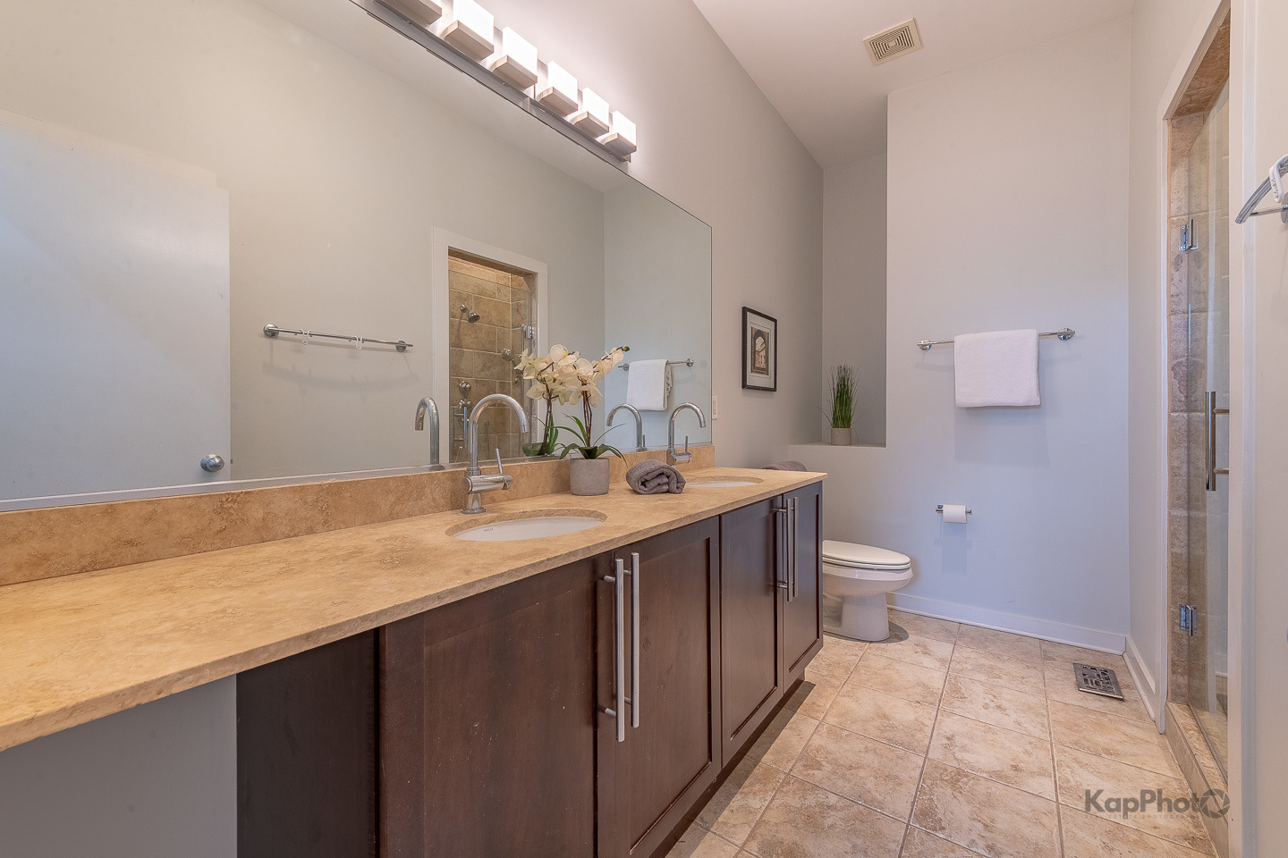 2414 W Grenshaw Street Unit: 1E