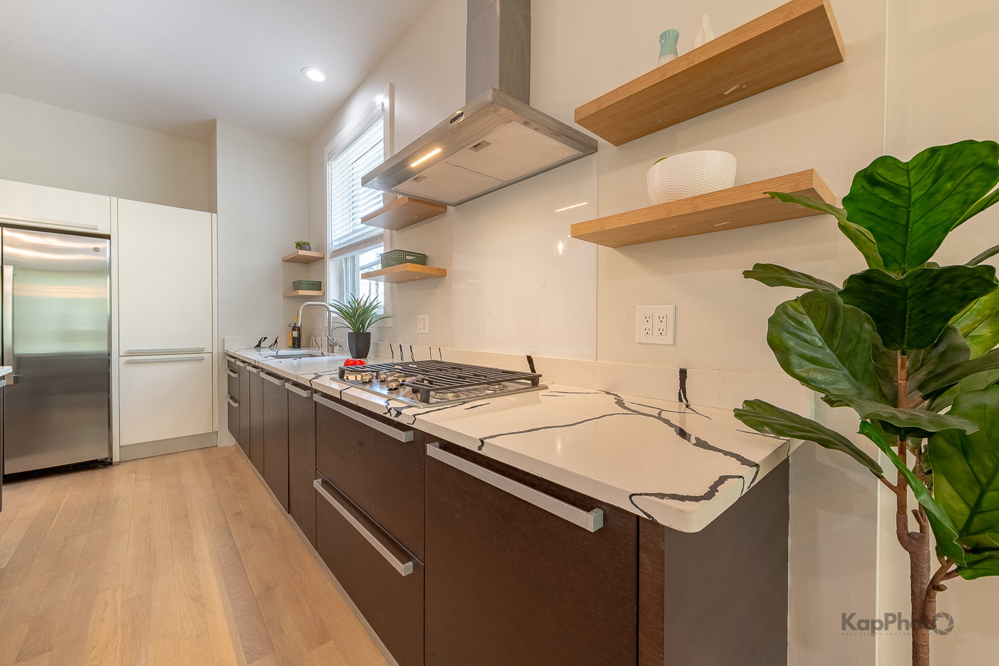 2414 W Grenshaw Street Unit: 1E