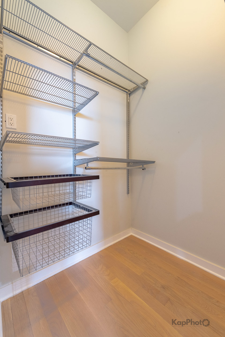 2414 W Grenshaw Street Unit: 1E